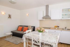 Kuchnia lub aneks kuchenny w obiekcie Apartment Bruneta 2 with Terrace