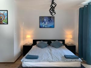 Postelja oz. postelje v sobi nastanitve Apartamenty Żeglarskie w Vęgorii