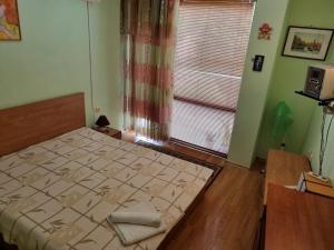 A bed or beds in a room at Villa Vladi Balchik