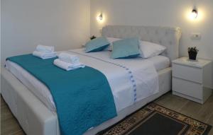 Ein Bett oder Betten in einem Zimmer der Unterkunft 2 Bedroom Awesome Apartment In Zadar