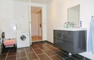 a bathroom with a washing machine and a sink at 2 Bedroom Stunning Home In Hr in Höör