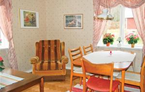 a dining room with a table and chairs at Beautiful Home In stra Frlunda With 3 Bedrooms And Sauna in Östra Frölunda