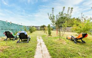 A garden outside Stunning Home In Fisterra With Kitchen Még 16 kép