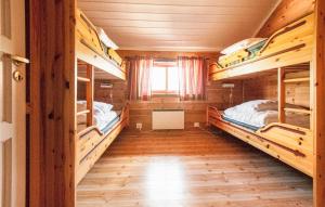 a room with two bunk beds in a cabin at Cozy Home In Trysil With Ethernet Internet in Mælem