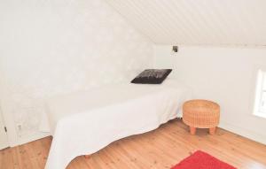 Postel nebo postele na pokoji v ubytování Amazing Home In Nssj With 4 Bedrooms And Wifi