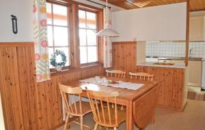 Restoran atau tempat lain untuk makan di Stunning Home In Gislaved With Wifi