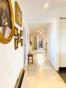 Postel nebo postele na pokoji v ubytování Casa Geneviève Costa del Sol