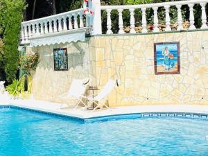 Bazén v ubytování Casa Geneviève Costa del Sol nebo v jeho okolí
