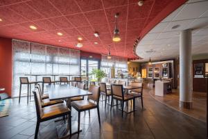En restaurang eller annat matställe på B&B HOTEL Calais Terminal Cité Europe 4 étoiles