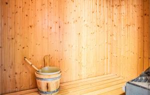 a wooden tub with a bucket in a wooden wall at Nice Home In Nedstrand With Sauna in Nedstrand +15 photos