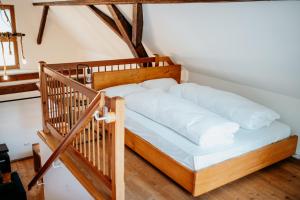 a bed with white pillows in a room at Appartement Georgiberg in Ehrenhausen