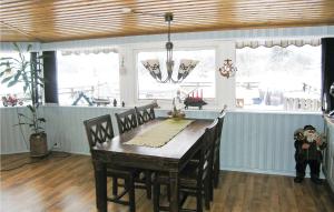 Imagem da galeria de Cozy Home In Trans With Kitchen em Tranås