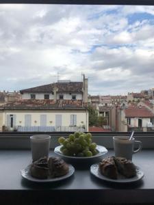 Galeriebild der Unterkunft Grand studio avec vue sur notre Dame de la garde in Marseille