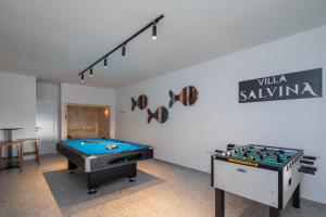 Biliardový stôl v ubytovaní Luxury Villa Salvina