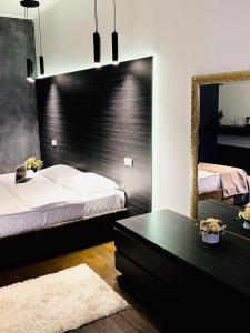 Un pat sau paturi într-o cameră la Club House Arkadia Beach