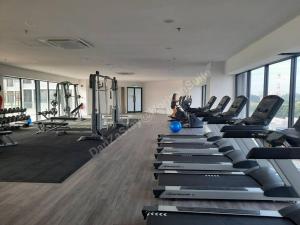 Het fitnesscentrum en/of fitnessfaciliteiten van DanZaStay1@HorizonSuite - nearby KLIA
