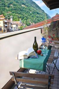 Uma varanda ou terraço em My Heart in Argegno - by My Home In Como