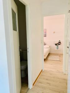 a hallway with a door leading to a bedroom at APPARTEMENT T2 GUETHARY CENITZ in Guéthary