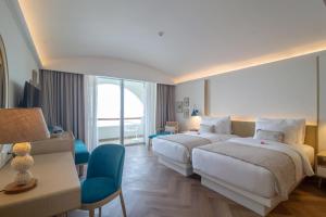 Postel nebo postele na pokoji v ubytování Royal Avila Boutique Resort