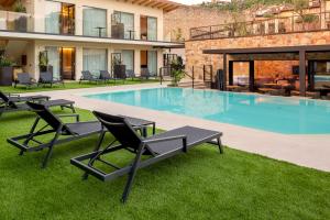 Bazén v ubytování Relais Limonaia - Suites & Garden SPA nebo v jeho okolí