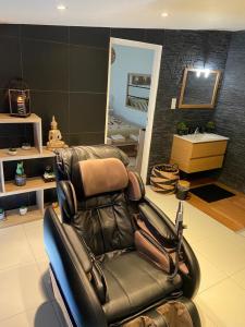 Zdjęcie z galerii obiektu Le Cosily jacuzzi et sauna privatif w mieście Cuvilly