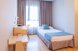 Posteľ alebo postele v izbe v ubytovaní Hotel Olympia Valencia