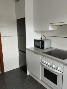 Η κουζίνα ή μικρή κουζίνα στο VUT-HU-22-247 Fabuloso Apartamento con vistas a la montaña El Abedul Luga 23 Castiello de Jaca
