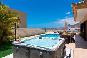 Gallery image of TORVISCAS SUNSET VILLA & Jacuzzi in Adeje