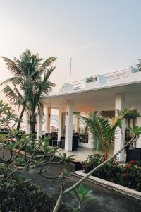 Garður fyrir utan Seaside Villa & Muse Beach Resto