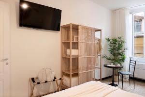Televízia a/alebo spoločenská miestnosť v ubytovaní Ensemble rooms di Vayadù