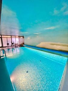 a large swimming pool on top of a building at Nidos kempingas in Nida