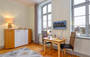 Η κουζίνα ή μικρή κουζίνα στο Cozy Apartment In Krakow Am See