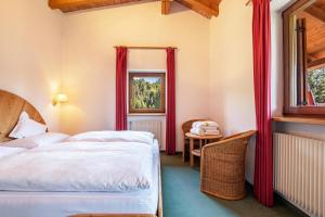 A bed or beds in a room at Ferienparadies Sabina Latsche