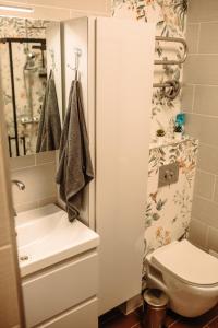 Ένα μπάνιο στο 2 bedroom central flat