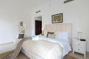 Postel nebo postele na pokoji v ubytování HiGuests - Amazing Apartment overlooking Burj Khalifa!