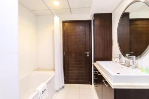 Koupelna v ubytování HiGuests - Amazing Apartment overlooking Burj Khalifa!