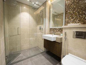 Koupelna v ubytování Elegantly Designed Studio at Sobha Hartlands