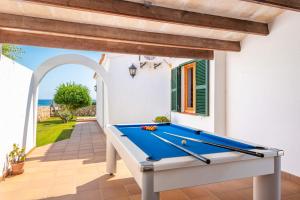カラン・ボッシュにあるVilla Petunia by Villa Plusの家のパティオのビリヤード台