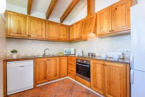 Kuchyň nebo kuchyňský kout v ubytování Villa Tonia by Villa Plus