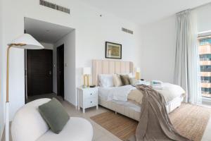 Postel nebo postele na pokoji v ubytování HiGuests - Amazing Apartment overlooking Burj Khalifa!