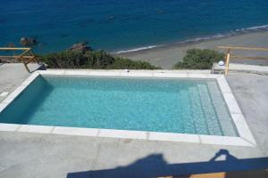 Bazén v ubytování Ocean Bliss Villa, By Hellocrete nebo v jeho okolí