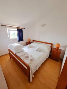 Postel nebo postele na pokoji v ubytování Apartments Silvana