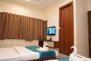 Ένα ή περισσότερα κρεβάτια σε δωμάτιο στο Hotel Satyug
