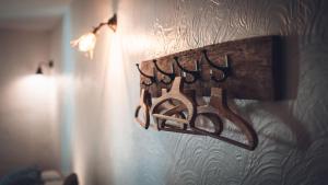 a lamp hanging on a wall in a room at Gîte La Source in Grusse
