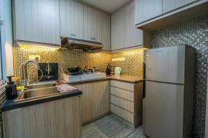 Kuchyň nebo kuchyňský kout v ubytování Spacious 3-bedroom with Pool for 6 - Subang Jaya