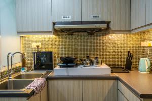 Kuchyň nebo kuchyňský kout v ubytování Spacious 3-bedroom with Pool for 6 - Subang Jaya