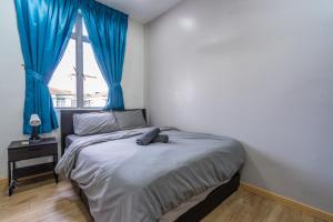 Postel nebo postele na pokoji v ubytování Spacious 3-bedroom with Pool for 6 - Subang Jaya