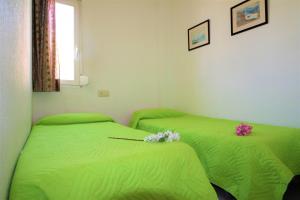 A bed or beds in a room at Mediterraneo 2 3 6 Roses - Immo Barneda Még 23 kép