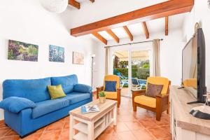 A television and/or entertainment centre at Villa Beltran by Villa Plus