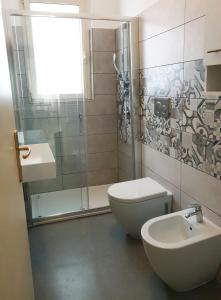 a bathroom with a shower and a toilet and a sink at Sweet Holidays al centro di Formia in Formia